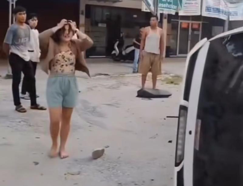 Usai Malam Tahun Baru, Sekeluarga Tewas Ditabrak Mobil
