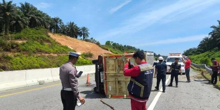 Diduga Sopir Mengantuk, Pajero Tabrak Colt Diesel Hingga Terguling