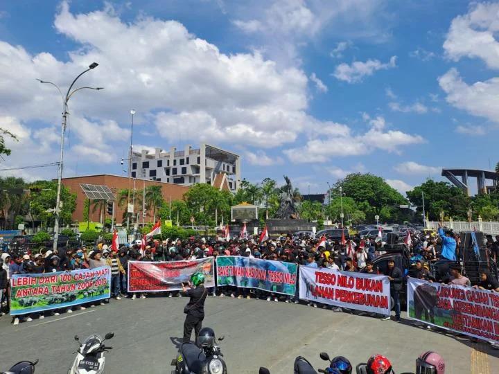 Massa Pro Penertiban TNTN Gelar Demo di Pekanbaru