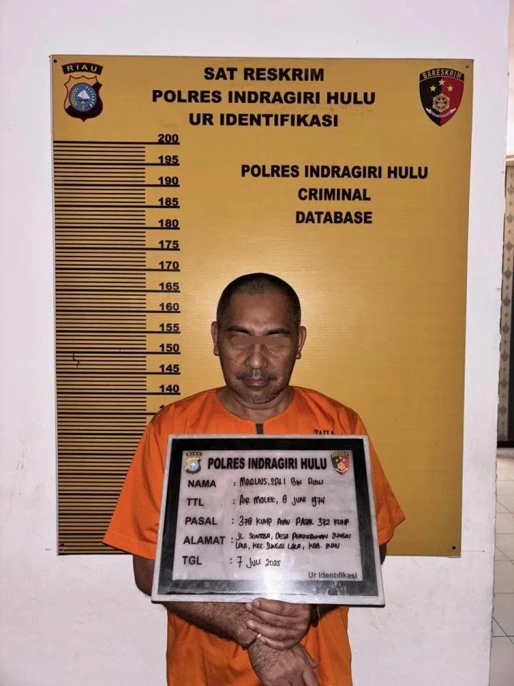 Polisi Tahan Mantan Anggota DPRD Inhu
