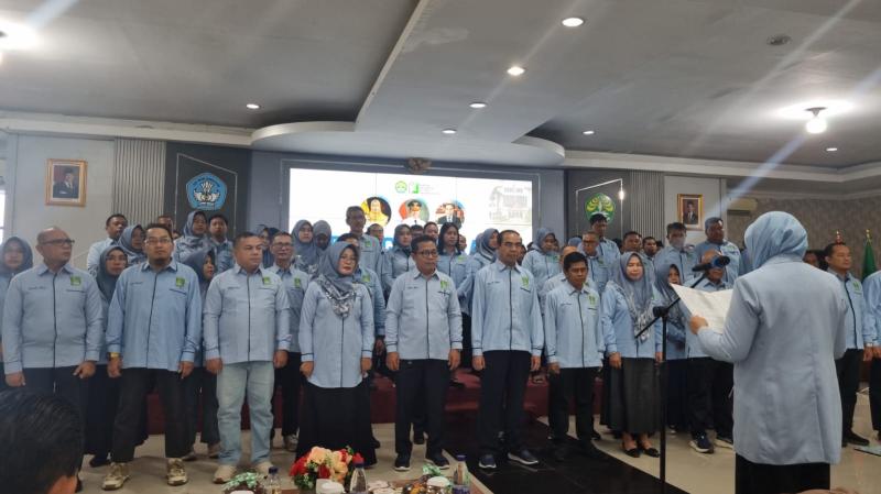 Rektor Lantik Pengurus Pusat IKA Unri 2025-2029