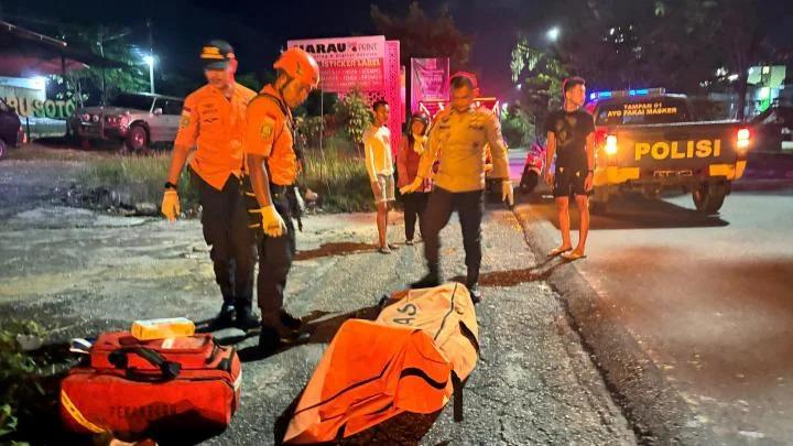 Perbaiki Papan Reklame, Petugas Neon Box Tewas Tersengat Listrik