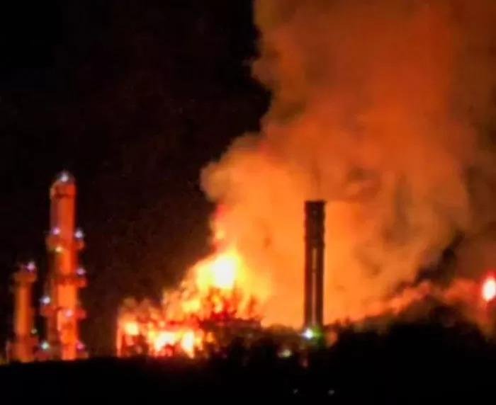 Kilang Minyak Pertamina Dumai Terbakar, Warga Sekitar Dievakuasi