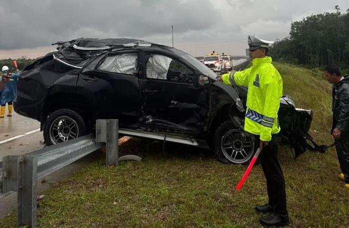 Diduga Sopir Mengantuk, Mobil Tergelincir di Tol Pekanbaru-Bangkinang