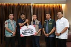 Gubernur Aceh Terharu, Wako Pekanbaru Salurkan Bantuan Rp1,5 M